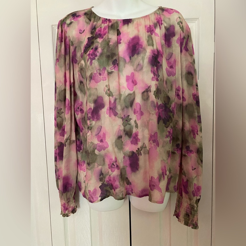 Bella Dahl beautiful floral top